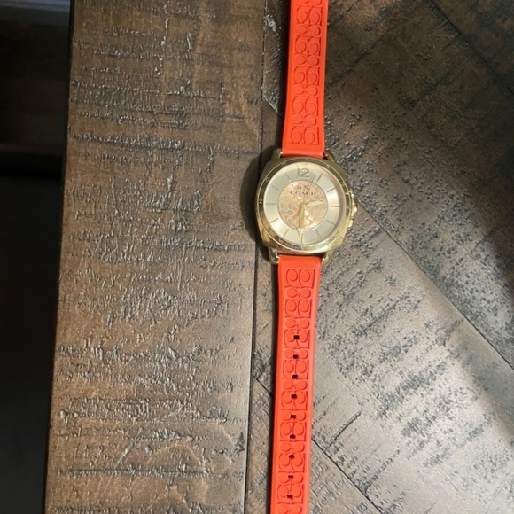 Watch - Picture 2 of 3